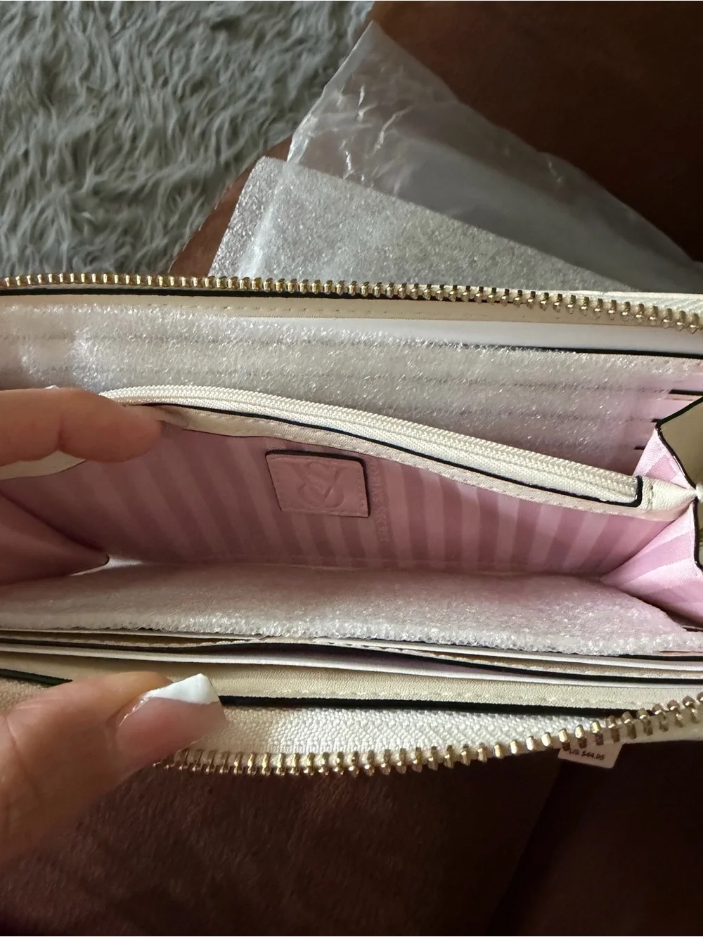 Victoria secret Cream Quilted Zip Wallet with Gold Stud Detail - Picture 3 of 8